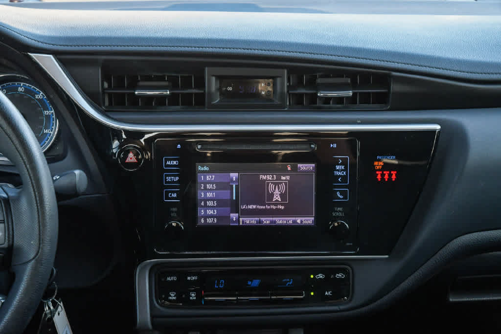 Used 2018 Toyota Corolla LE FWD image 13