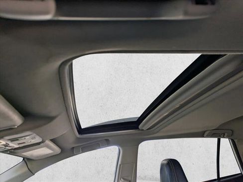 Used 2014 Toyota RAV4 Limited image 16