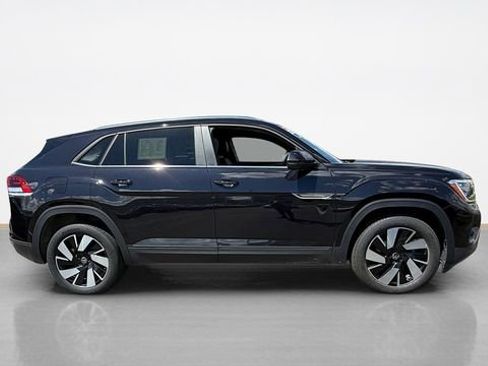Used 2025 Volkswagen Atlas Cross Sport SE AWD/4WD image 2