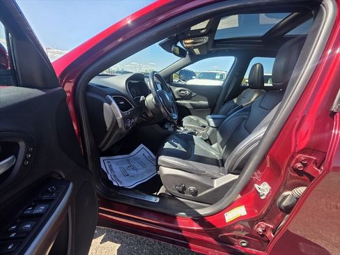 Used 2019 Jeep Cherokee High Altitude AWD/4WD image 11