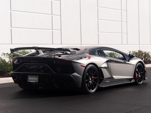 Used 2019 Lamborghini Aventador SVJ image 4