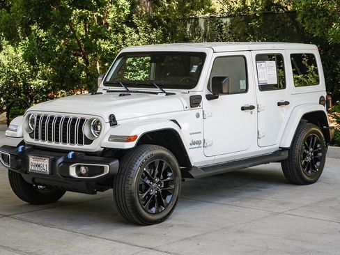 Used 2024 Jeep Wrangler Unlimited Sahara w/ Safety Group AWD/4WD image 3