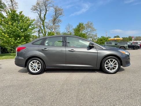 Used 2017 Ford Focus SE FWD image 6