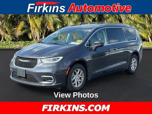 Used 2021 Chrysler Pacifica Touring-L FWD image 1
