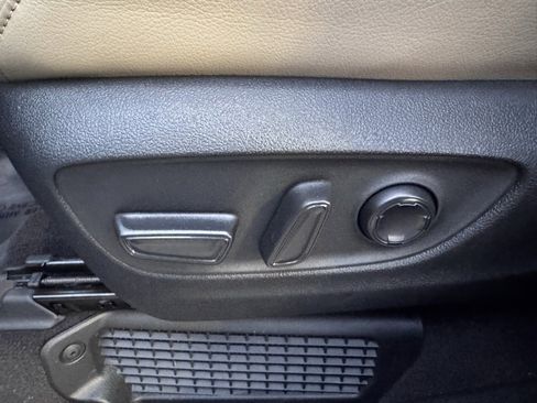 Used 2024 Toyota Sienna Limited image 22