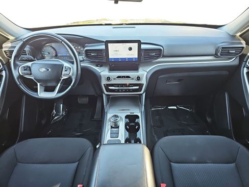 Used 2023 Ford Explorer XLT image 9