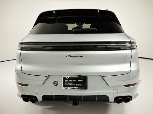 Certified 2025 Porsche Cayenne image 6