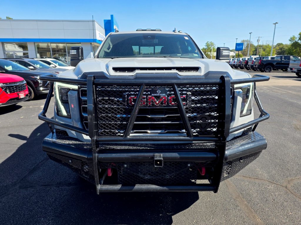 Used 2024 GMC Sierra 2500 AT4 w/ AT4 Preferred Package AWD/4WD image 4