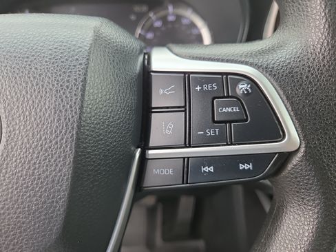 Used 2023 Toyota Highlander L FWD image 25