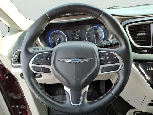 Used 2017 Chrysler Pacifica Touring-L w/ Tire & Wheel Group FWD image 20