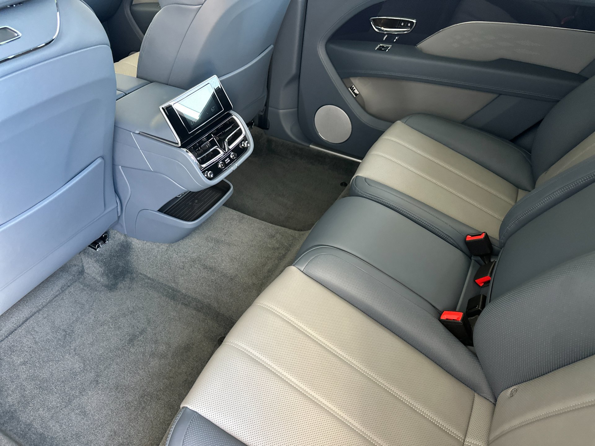 Used 2026 Bentley Bentayga Extended Wheelbase AWD/4WD image 10
