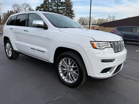 Used 2018 Jeep Grand Cherokee Summit image 2
