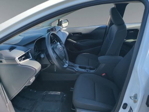 Used 2025 Toyota Corolla LE image 9