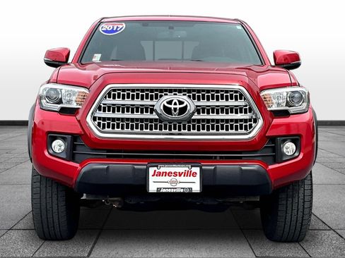 Used 2017 Toyota Tacoma TRD Off-Road w/ Tow Package (A/T) AWD/4WD image 2