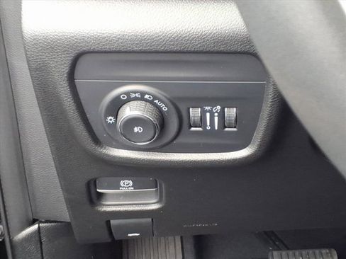 Used 2023 Jeep Grand Cherokee L Limited w/ Black Appearance Package image 21