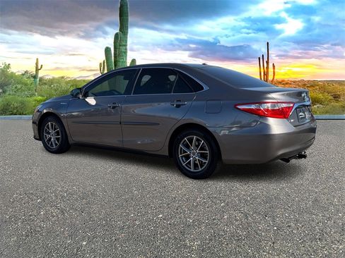 Used 2015 Toyota Camry LE image 5