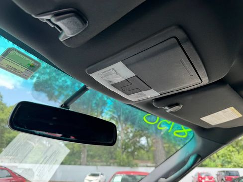 Used 2015 Ford Explorer XLT w/ Equipment Group 202A FWD image 21