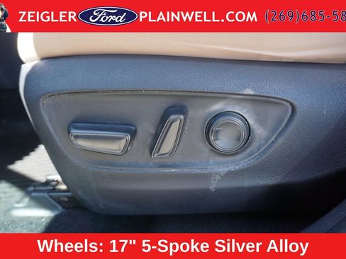Used 2021 Toyota RAV4 XLE AWD/4WD image 17