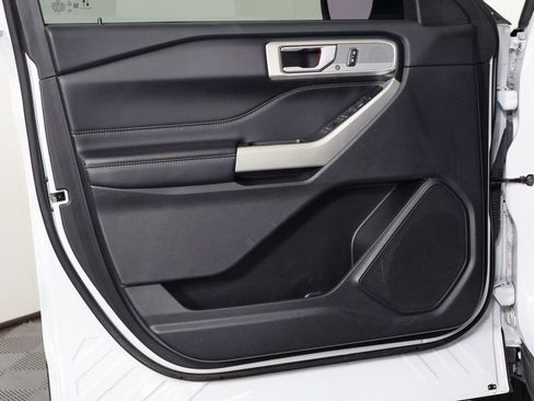 Used 2022 Ford Explorer Limited image 13