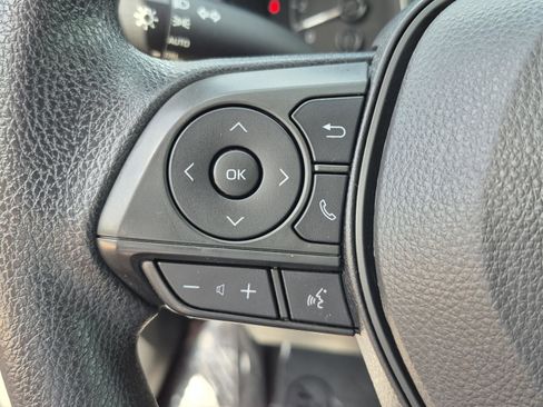Used 2021 Toyota Corolla LE FWD image 28