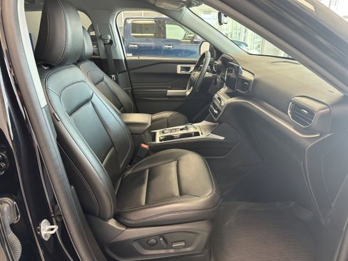 Used 2023 Ford Explorer XLT w/ Equipment Group 202A image 16