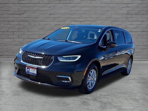 Used 2024 Chrysler Pacifica Touring-L FWD image 5