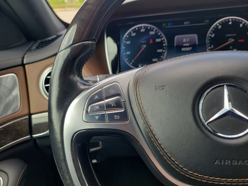 Used 2017 Mercedes-Benz S 550 Sedan image 19