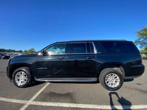 Used 2019 GMC Yukon XL SLT image 3