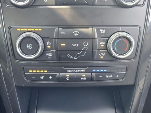 Certified 2019 Ford Explorer FWD image 17