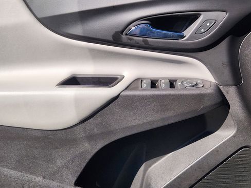 Used 2020 Chevrolet Equinox LS image 23