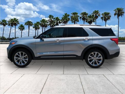 Certified 2022 Ford Explorer Platinum w/ Equipment Group 601A AWD/4WD image 4