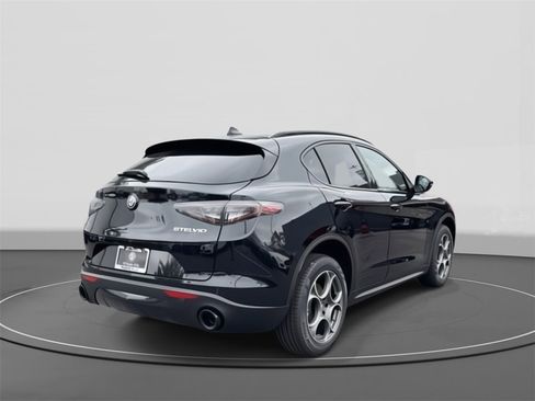 New 2025 Alfa Romeo Stelvio Sprint image 6