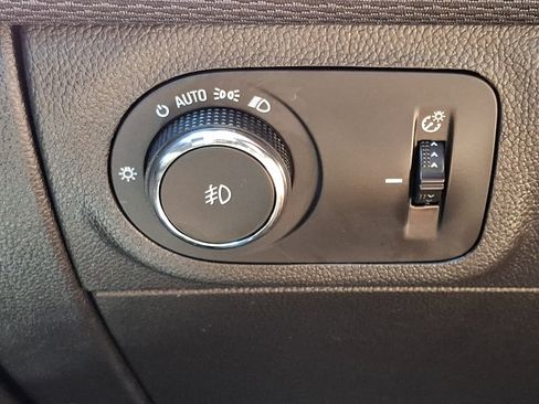 Used 2018 Chevrolet Cruze LT w/ Sun And Sound Package FWD image 26
