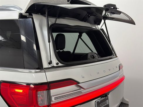 Used 2021 Lincoln Navigator L Reserve w/ Luxury Package image 8