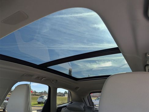 Used 2024 Volvo XC60 B5 Core image 11