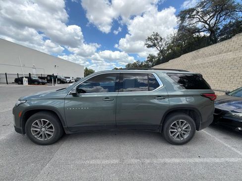 Used 2023 Chevrolet Traverse LT FWD image 2