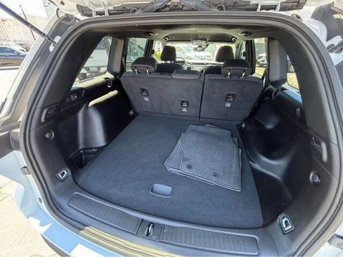 Used 2025 Jeep Grand Cherokee Laredo AWD/4WD image 19