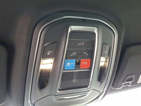 New 2025 Jeep Grand Cherokee Altitude image 16