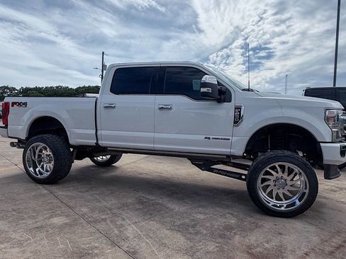 Used 2022 Ford F250 Platinum w/ FX4 Off-Road Package AWD/4WD image 2
