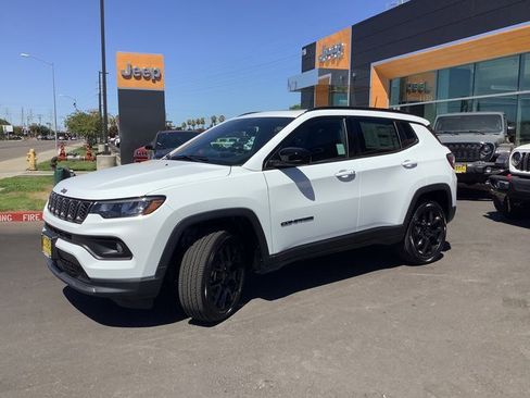 New 2025 Jeep Compass Latitude w/ Sun & Sound Group image 5