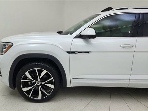 Used 2024 Volkswagen Atlas SEL Premium R-Line image 9