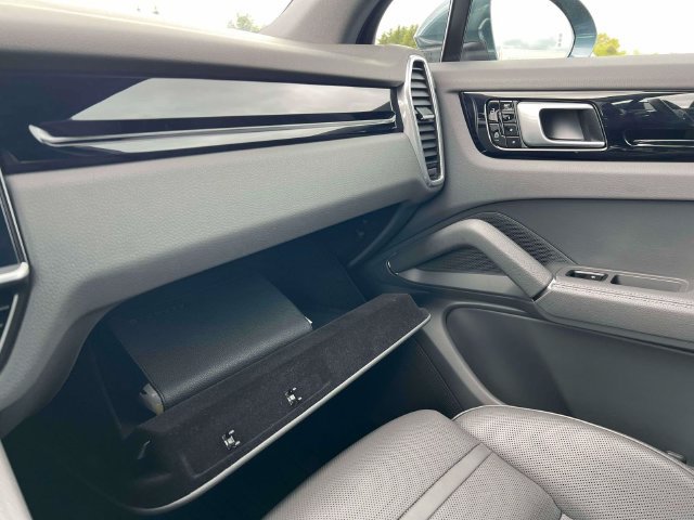 Used 2020 Porsche Cayenne AWD/4WD image 13