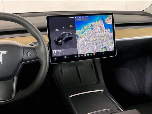 Used 2024 Tesla Model Y 2WD image 5