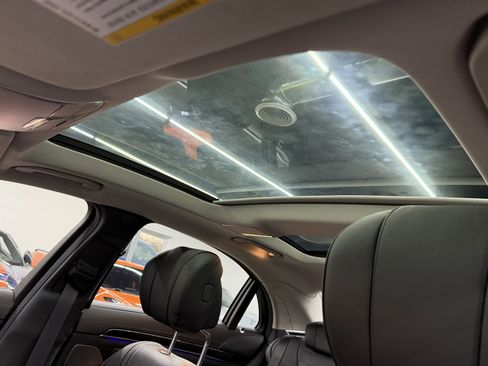 Used 2019 Mercedes-Benz S 560 4MATIC Sedan w/ AMG Line Exterior image 27