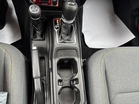 Used 2025 Jeep Wrangler Unlimited Sport S 4xe AWD/4WD image 19