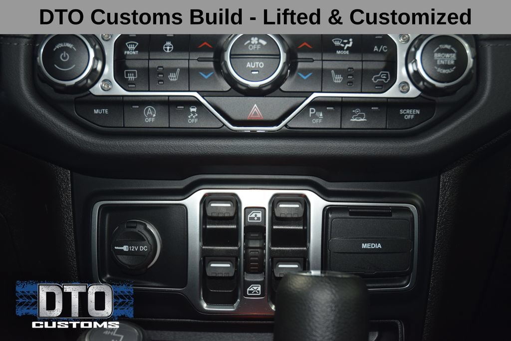 Used 2024 Jeep Wrangler Unlimited Sahara w/ Technology Group AWD/4WD image 30