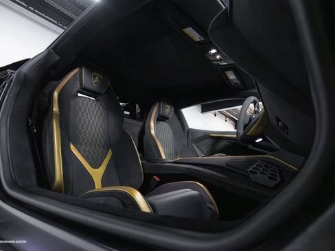 Used 2025 Lamborghini Revuelto image 44