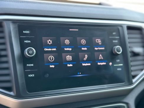 Used 2021 Volkswagen Atlas Cross Sport SE w/ Panoramic Sunroof Package image 38