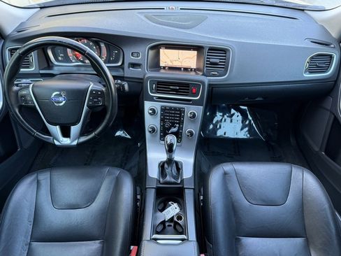 Used 2017 Volvo S60 T5 Inscription image 23