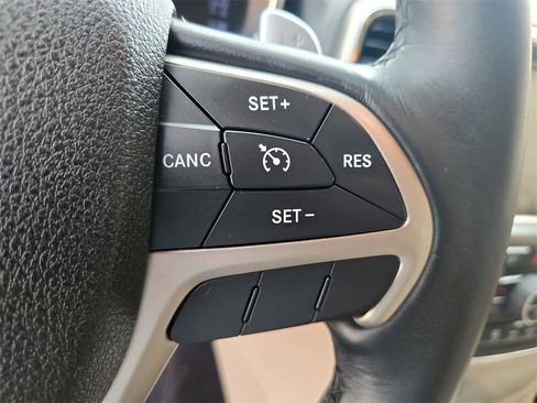 Used 2017 Jeep Grand Cherokee Limited image 16